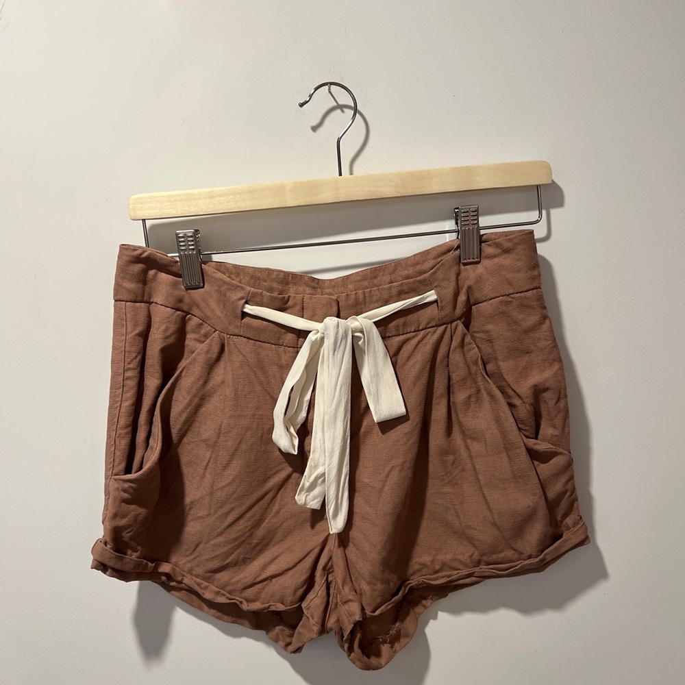 Wilfred High Waist Linen Brown Shorts with Cream Tie size 2